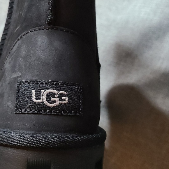 Uggs - Picture 2 of 4